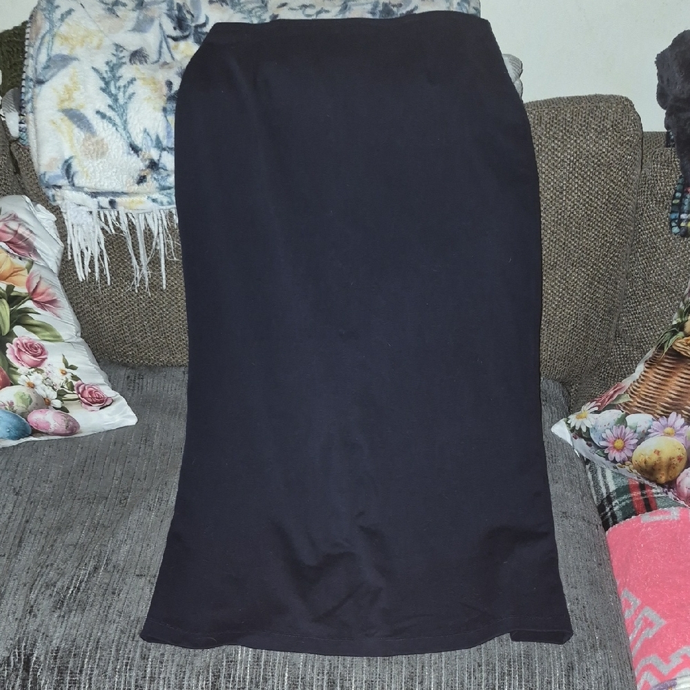 Classic Black Women's Pencil Skirt - Sleek Workwear
